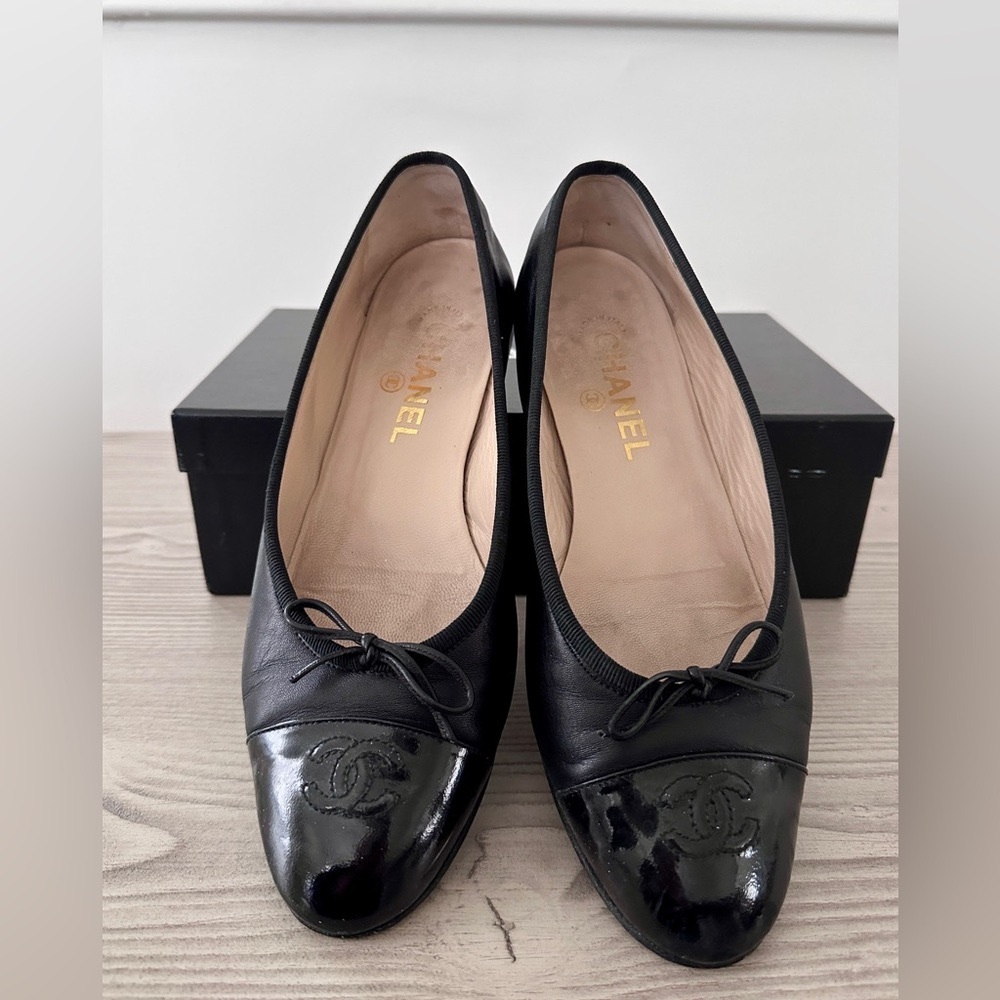 Authentic Chanel Black Lambskin Flats | Size 39